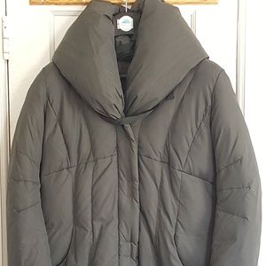 Tahari Women's Gray Large Puffer Coat Used